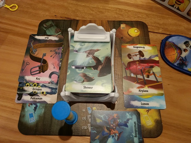 The board in play, the bad team are leading 3 cards to 2.